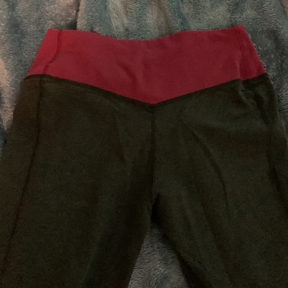 Woman’s Nike yoga pants size small - Picture 4 of 5